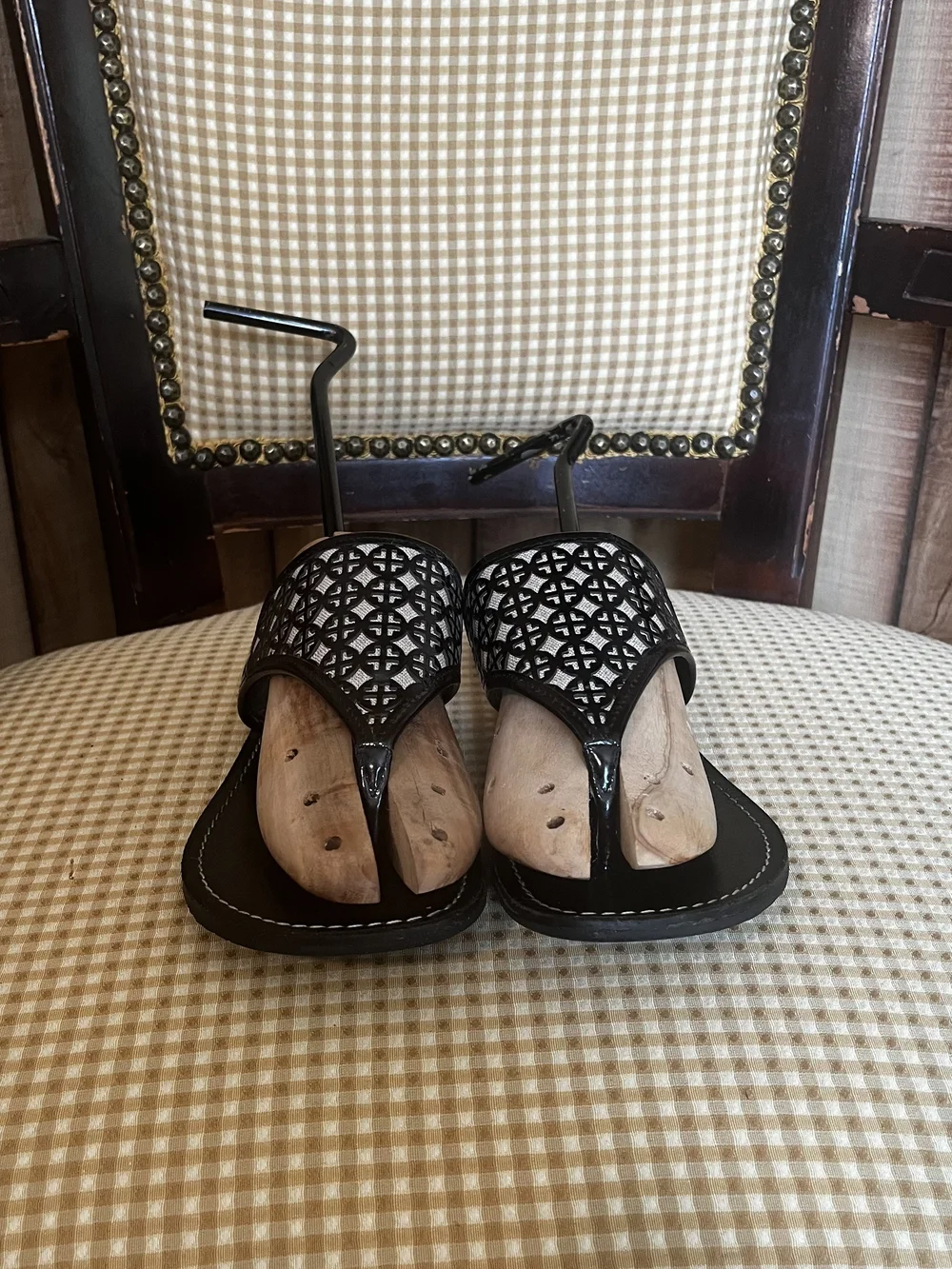 💋 Tory Burch Amara Laser-Cut Leather Thong Sandal